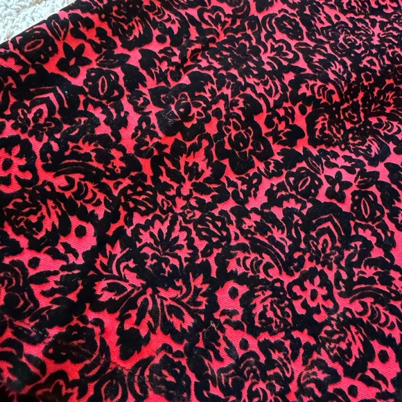 Chelsea & Theodore Black and Red Smocked Midi Dress - Picture 4 of 4